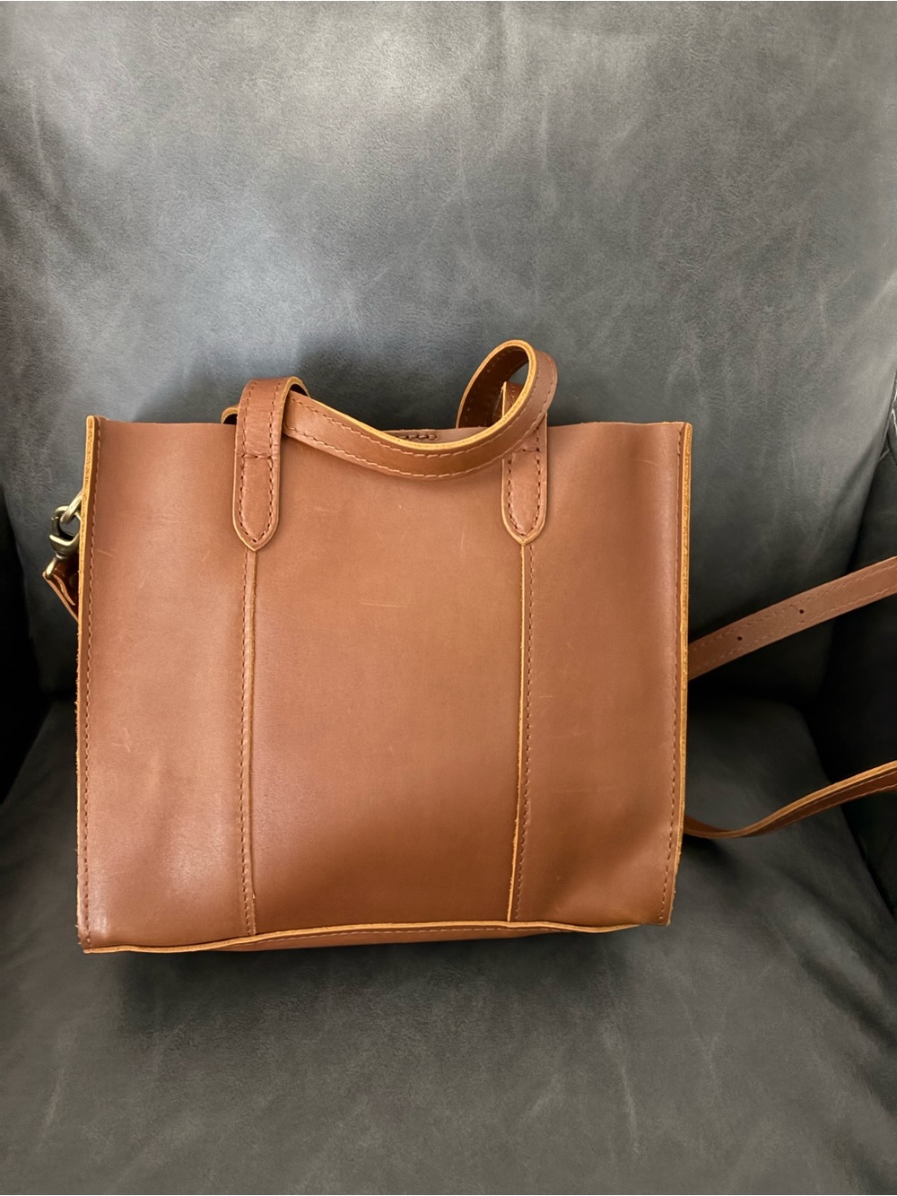 Portland Leather Classic Lola Crossbody Honey Tote - Picture 4 of 12